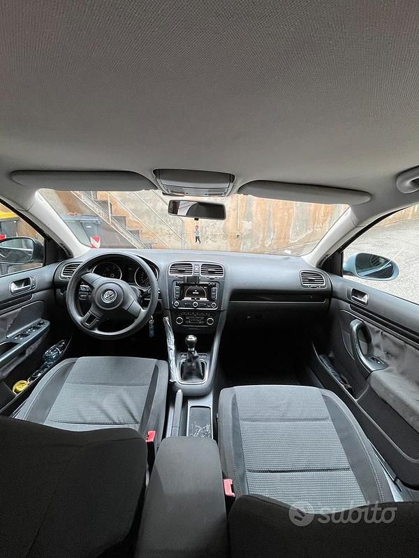 Usata VW Golf VI 105 CV (77 kW) 2011 Utilitaria