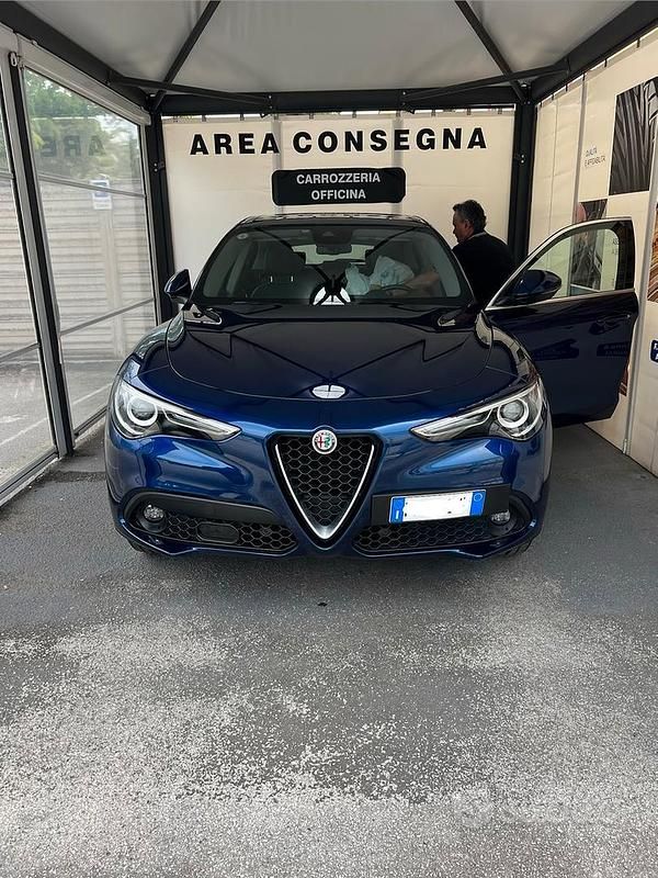 Usata Alfa Romeo Stelvio Executive 210 CV (154 kW) 2018 Blu SUV