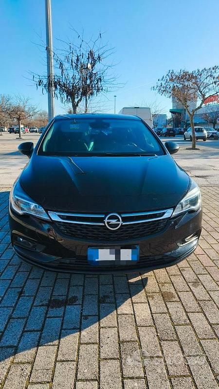 Usata Opel Astra Innovation 110 CV (80 kW) 2019 Nero Berlina
