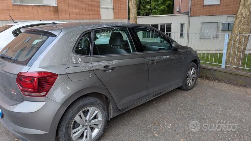 Usata VW Polo 95 CV (69 kW) 2018 Grigio Utilitaria