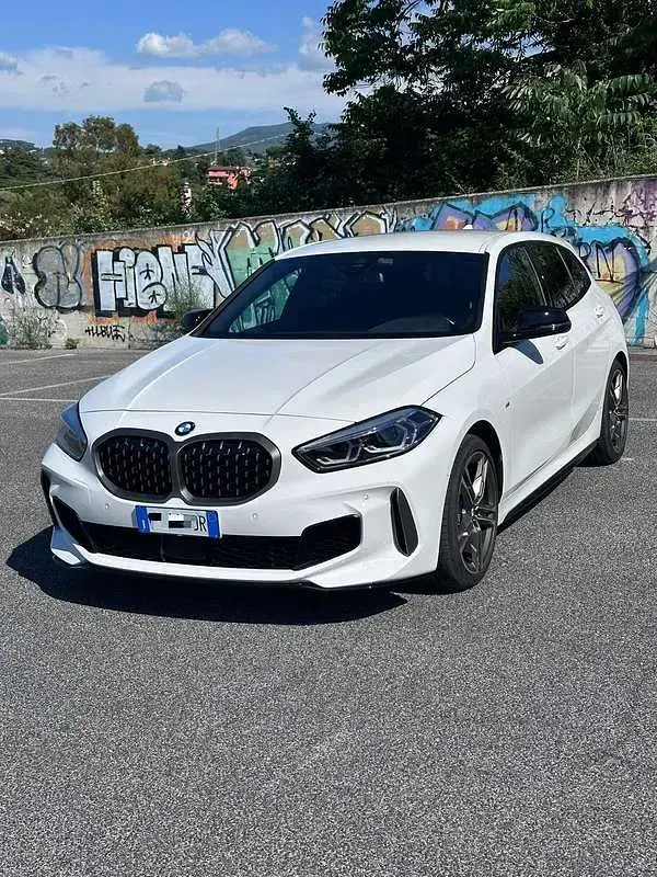 Usata BMW M135 Efficient Dynamics 306 CV (225 kW) 2022 Bianco Utilitaria