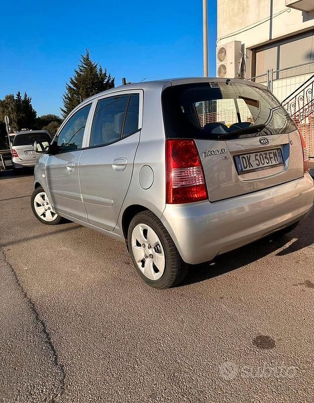 Usata Kia Picanto 65 CV (47 kW) 2007 Grigio Utilitaria