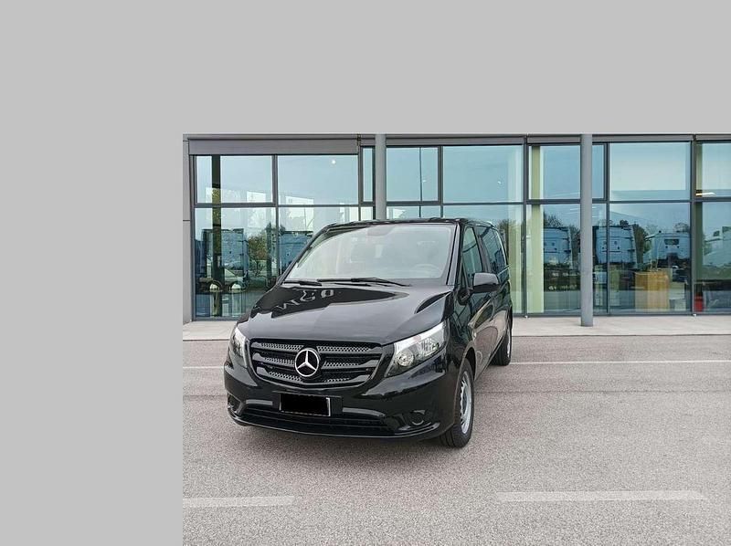Nero ossidiana Usata 2024 Mercedes Vito Furgone | 37.500 € (Ottimo prezzo) - Immagine 1/4