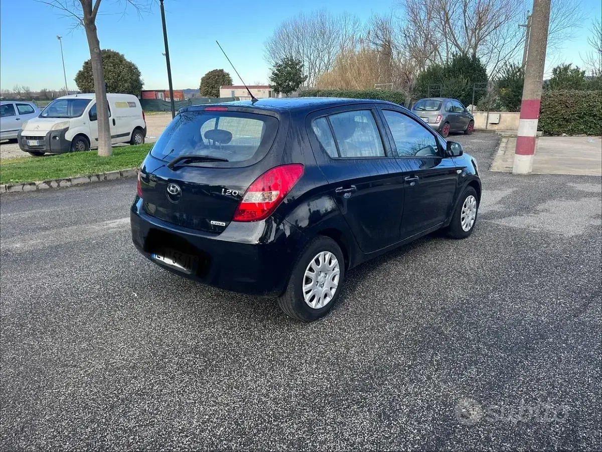 Usata Hyundai i20 Comfort 90 CV (66 kW) 2013 Nero Utilitaria