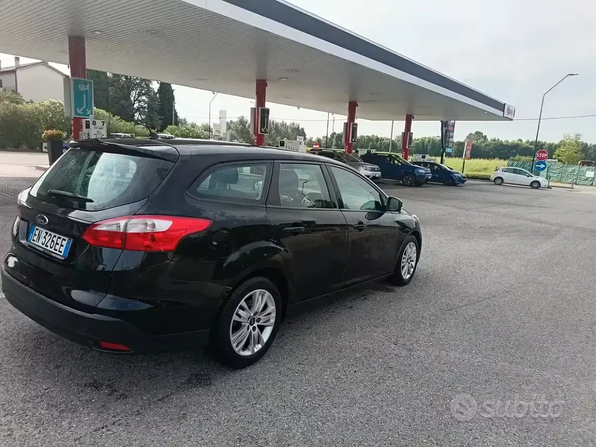 Usata Ford Focus 115 CV (84 kW) 2012 Nero Station wagon