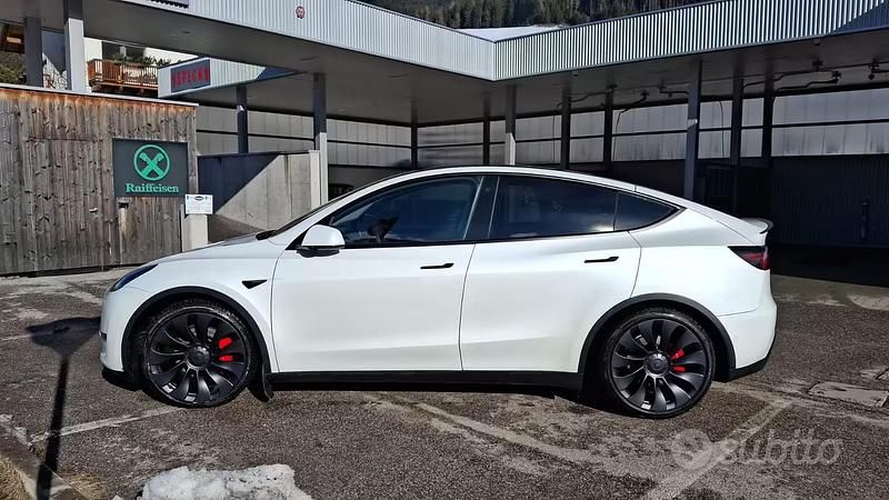 Usata Tesla Model Y Performance 392 kW (534 CV) 2022 Bianco SUV