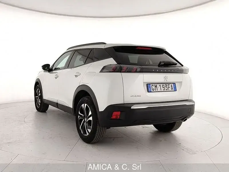 Usata Peugeot 2008 Allure 131 CV (96 kW) 2022 Bianco SUV