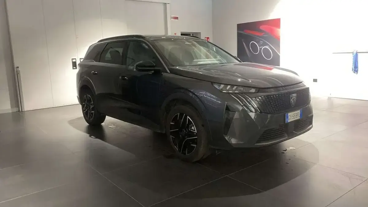 Usata Peugeot 5008 GT 136 CV (100 kW) 2025 Grigio SUV
