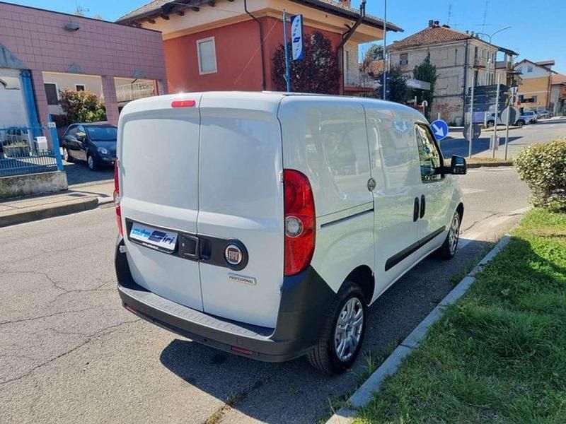 Usata Fiat Doblò Easy 105 CV (77 kW) 2021 Bianco Monovolume
