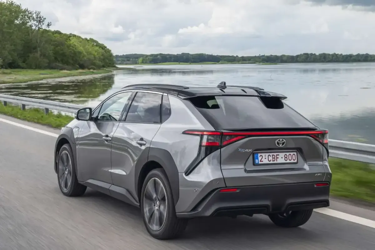 Nuova Toyota bZ4X 80 kW (109 CV) 2025 Argento SUV
