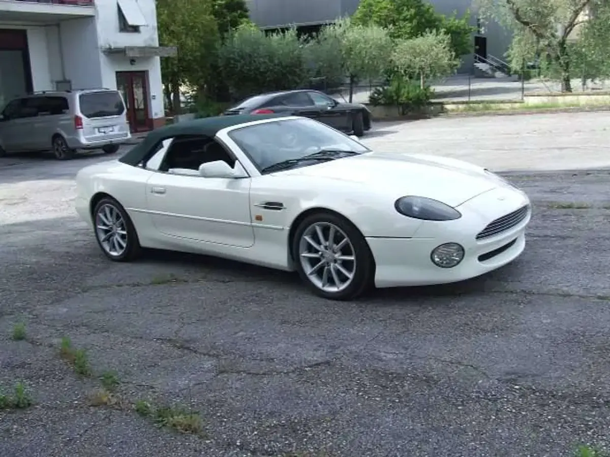 Usata Aston Martin DB7 420 CV (308 kW) 1999 Bianco Cabrio