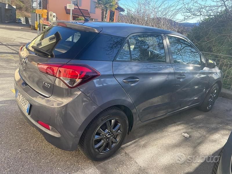Usata Hyundai i20 Classic 75 CV (55 kW) 2017 Grigio Utilitaria