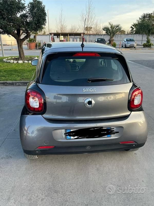 Begagnad Smart ForFour 71 HK (52 kW) 2019 Grå Halvkombi
