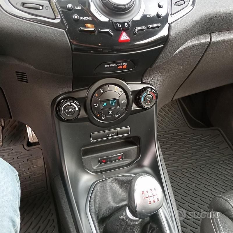 Begagnad Ford Fiesta ST 182 HK (133 kW) 2015 Vit Sedan
