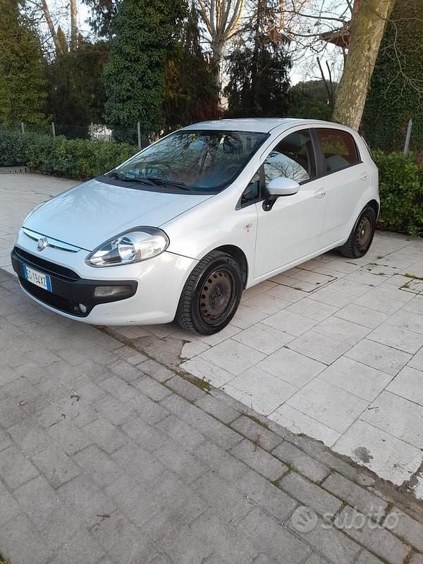 Usata Fiat Grande Punto 77 CV (56 kW) 2011 Bianco Utilitaria