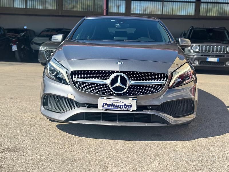 Usata Mercedes A180 Premium 109 CV (80 kW) 2017 Grigio Berlina