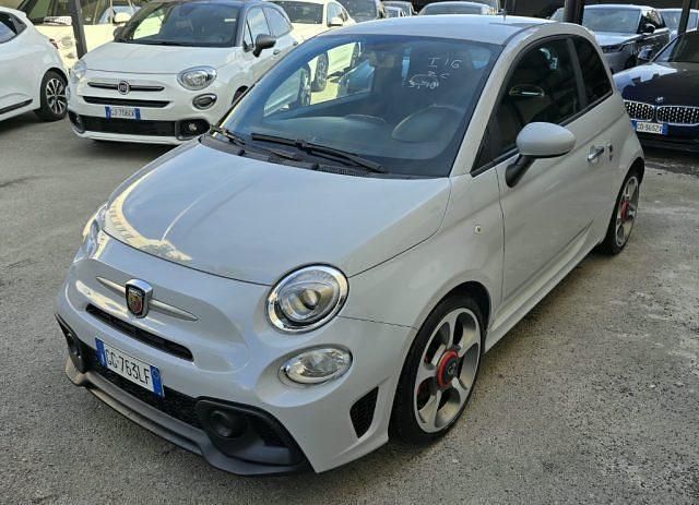 Usata Abarth 595 145 CV (106 kW) 2021 Grigio pastello Utilitaria