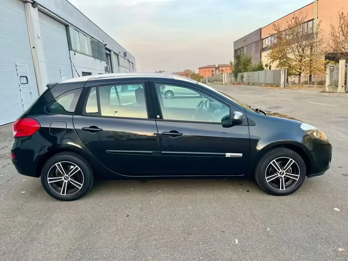 Usata Renault Clio 74 CV (54 kW) 2011 Nero Station wagon