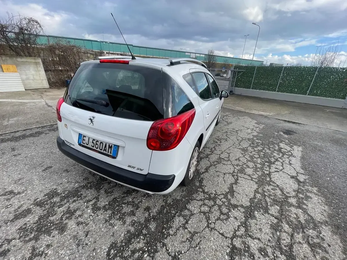 Usata Peugeot 207 Access 92 CV (67 kW) 2011 Bianco Station wagon