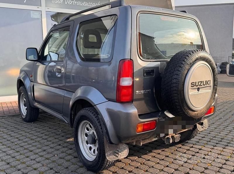 Usata Suzuki Jimny 85 CV (62 kW) 2007 Grigio SUV