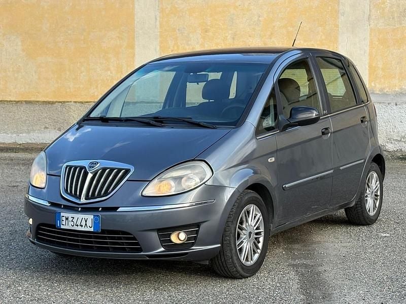 Usata Lancia Musa S 95 CV (69 kW) 2012 Grigio Monovolume