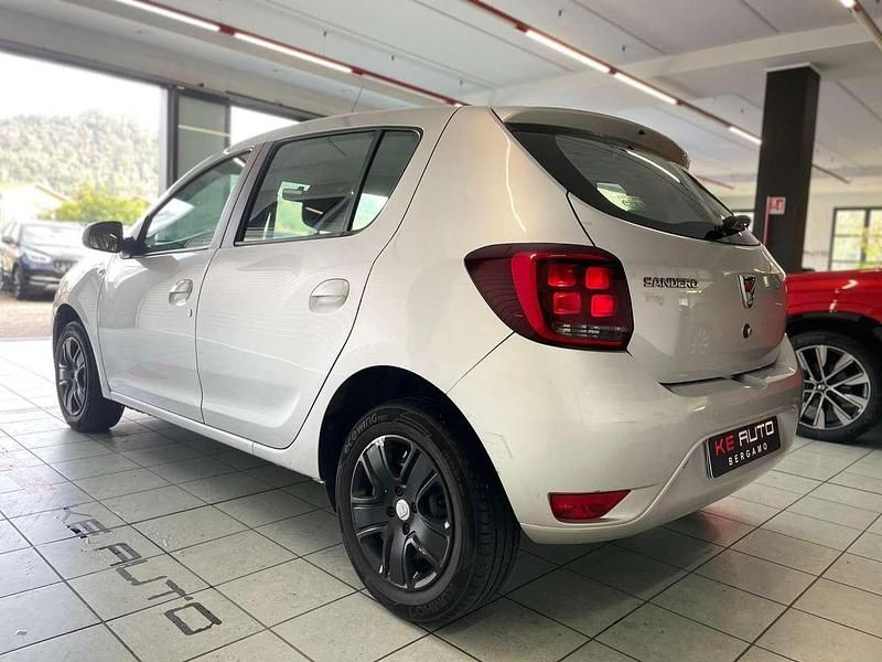 Usata Dacia Sandero Lauréate 90 CV (66 kW) 2018 Argento Berlina