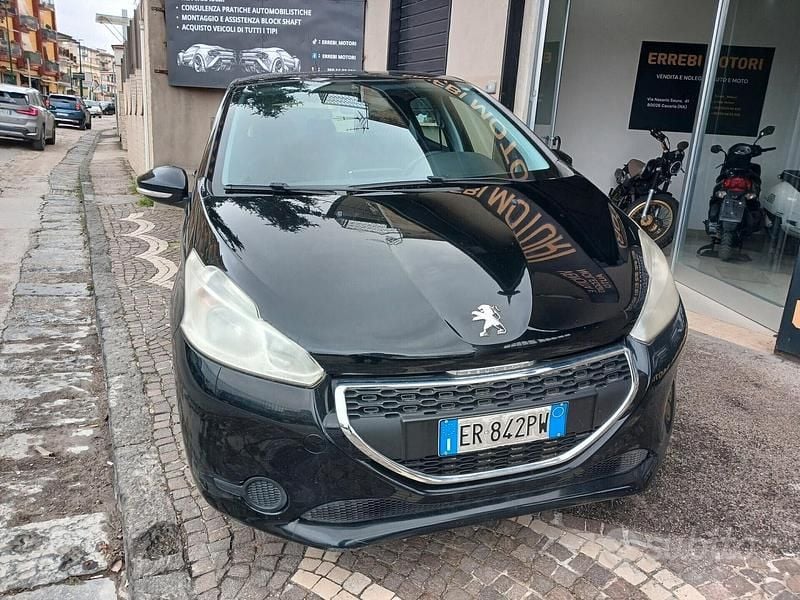 Usata Peugeot 208 Access 68 CV (50 kW) 2013 Nero Utilitaria
