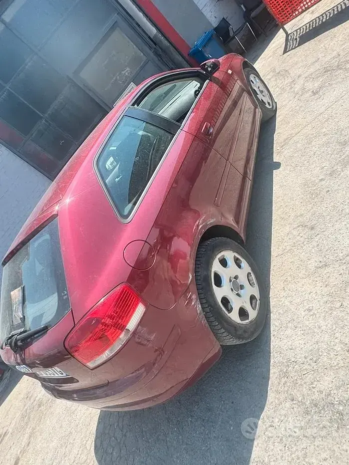 Usata Audi A3 102 CV (75 kW) 2005 Rosso Utilitaria