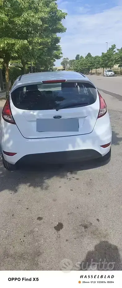 Usata Ford Fiesta 75 CV (55 kW) 2015 Bianco Utilitaria