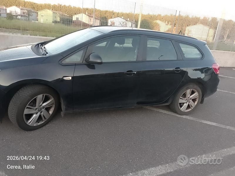 Usata Opel Astra S 110 CV (80 kW) 2013 Nero Station wagon