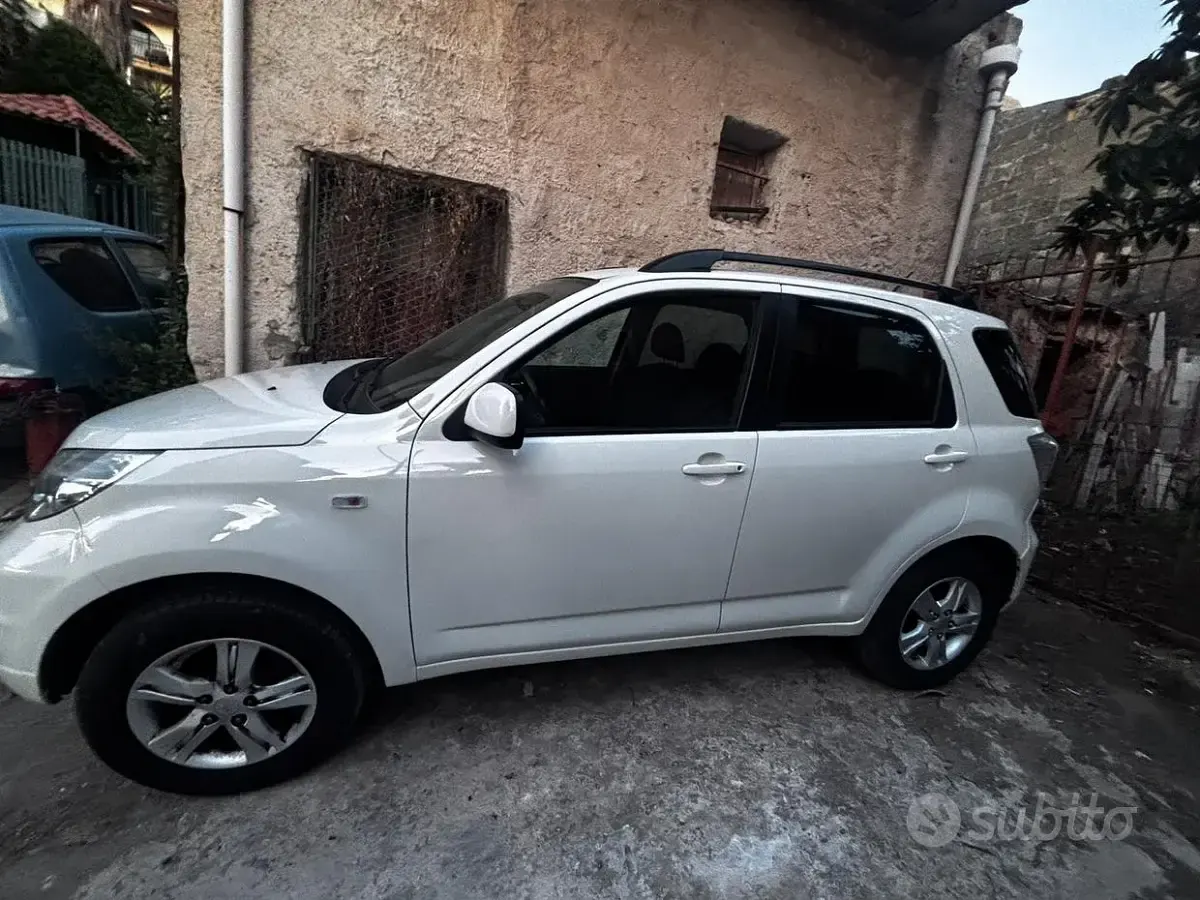 Usata Daihatsu Terios 102 CV (75 kW) 2012 Bianco SUV