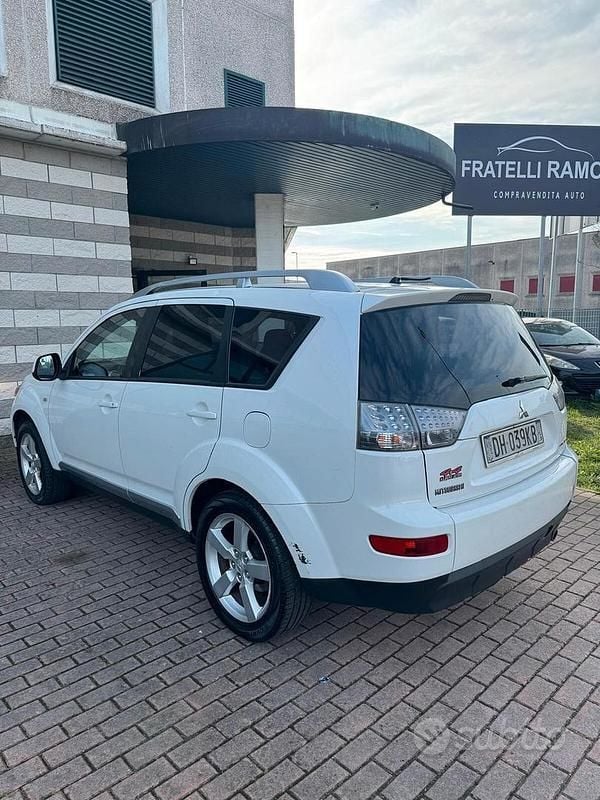 Usata Mitsubishi Outlander Instyle 140 CV (102 kW) 2007 Bianco SUV