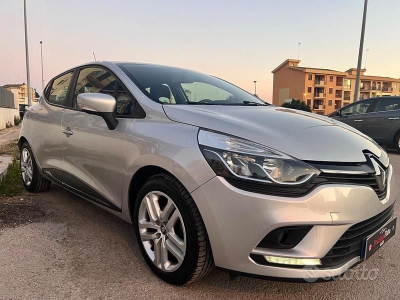 Second-hand Renault Clio IV Intens 90 CP (66 kW) 2018 Gri Berlinǎ