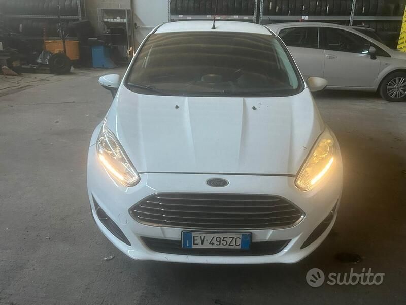 Bianco Usata 2014 Ford Fiesta Due volumi | 2190 € (Super prezzo) - Immagine 1/4