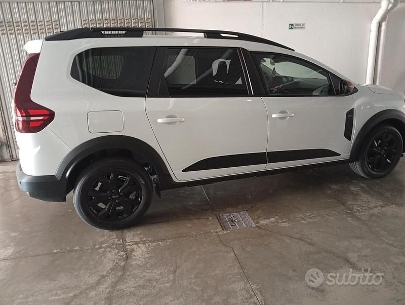 Usata Dacia Jogger Extreme 100 CV (73 kW) 2025 Bianco Monovolume