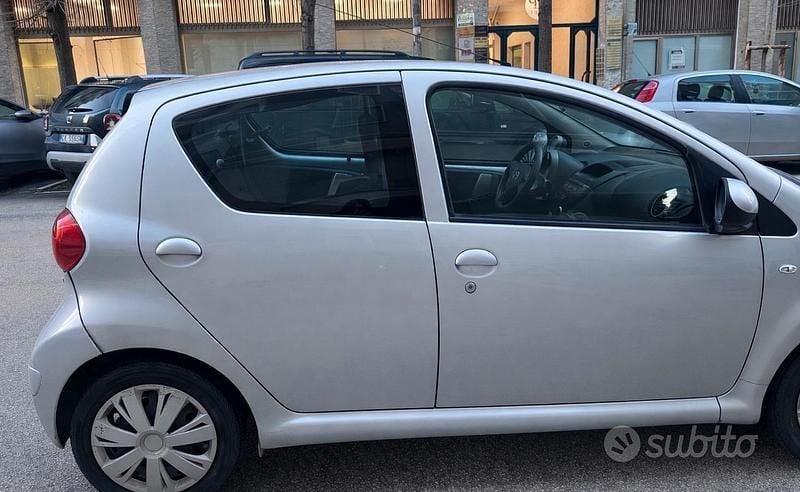 Usata Toyota Aygo 68 CV (50 kW) 2008 Grigio Utilitaria