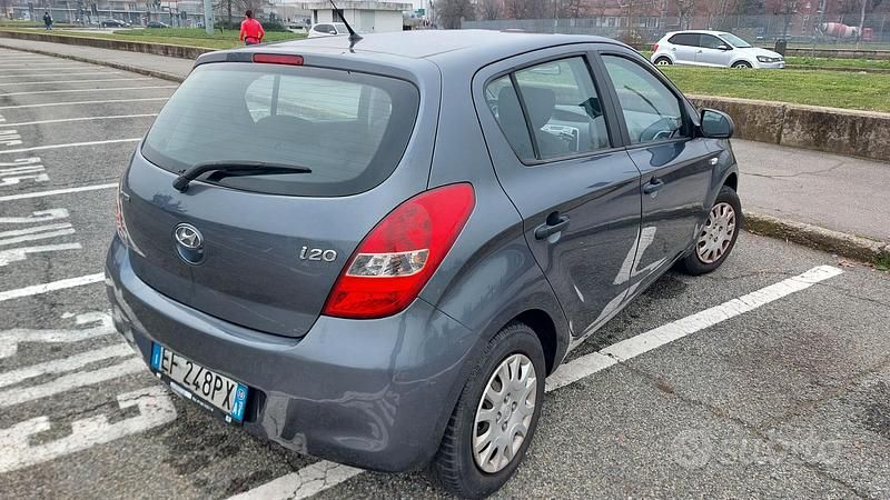 Usata Hyundai i20 Classic 78 CV (57 kW) 2010 Grigio Utilitaria