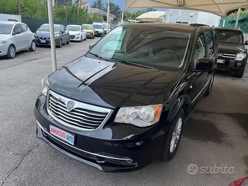 Usata Lancia Voyager Gold 163 CV (119 kW) 2012 Nero Monovolume