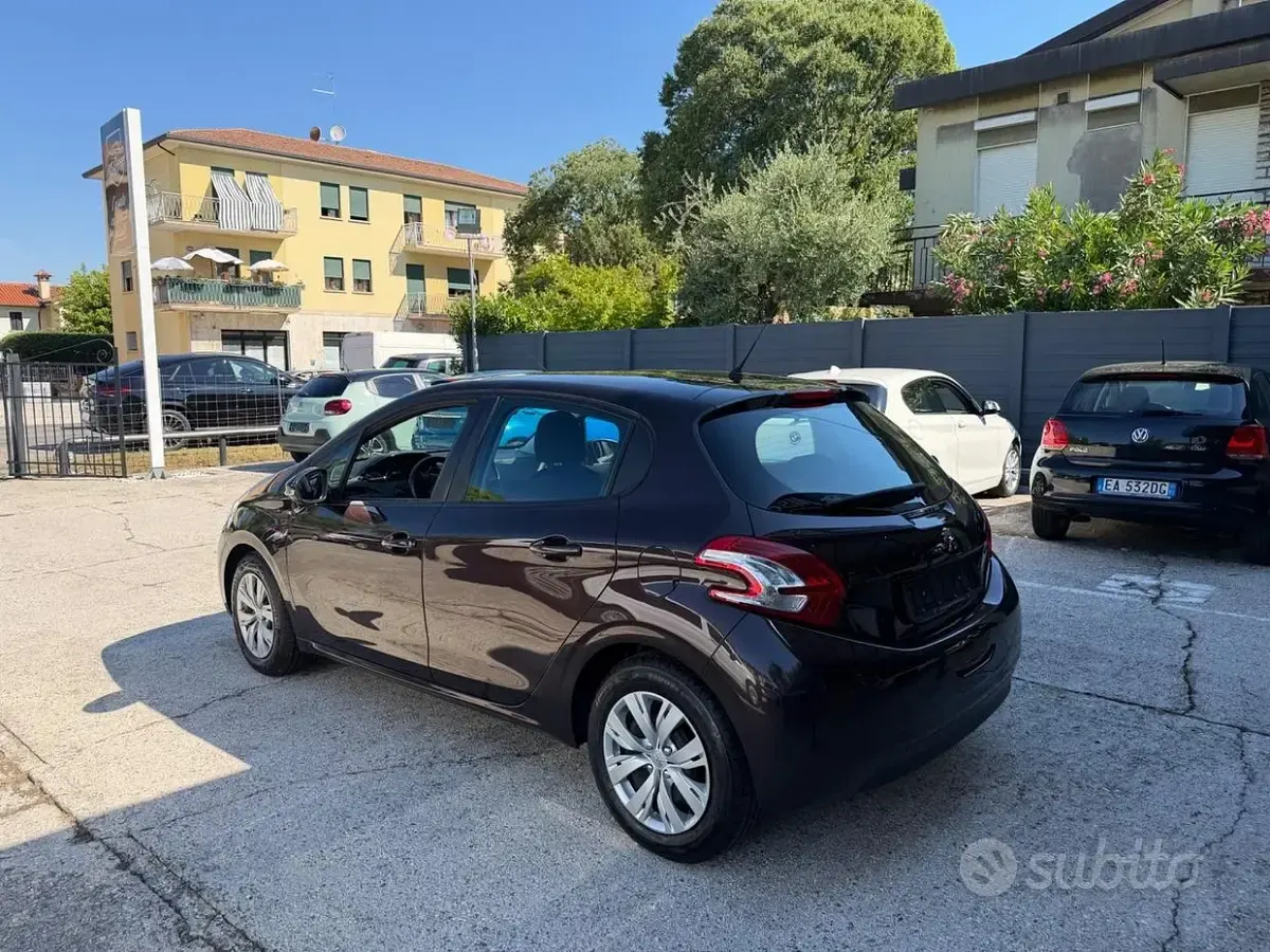 Usata Peugeot 208 82 CV (60 kW) 2013 Viola Utilitaria