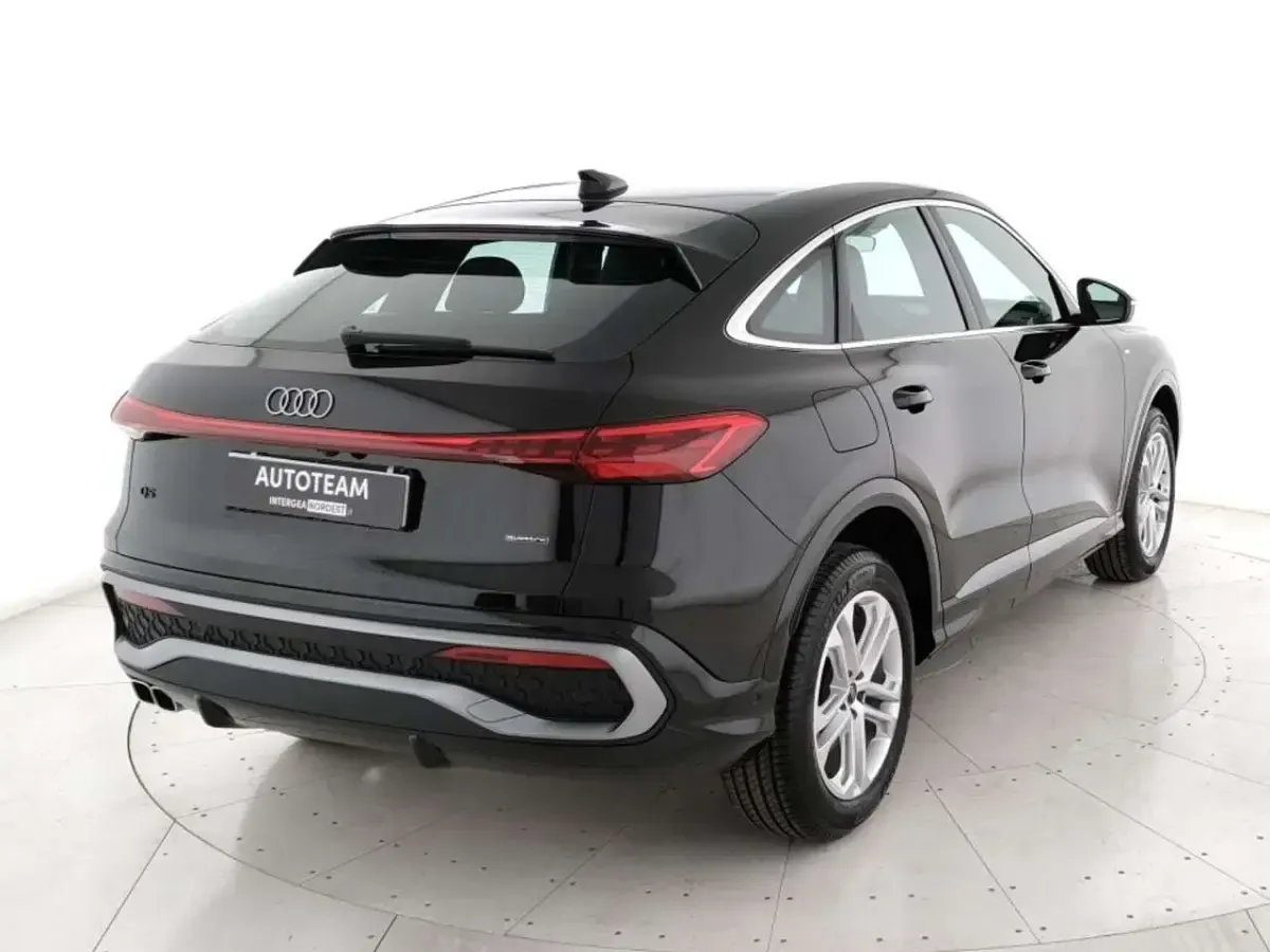 Nuova Audi Q5 Sportback S-Line 204 CV (150 kW) 2025 Nero mythos SUV