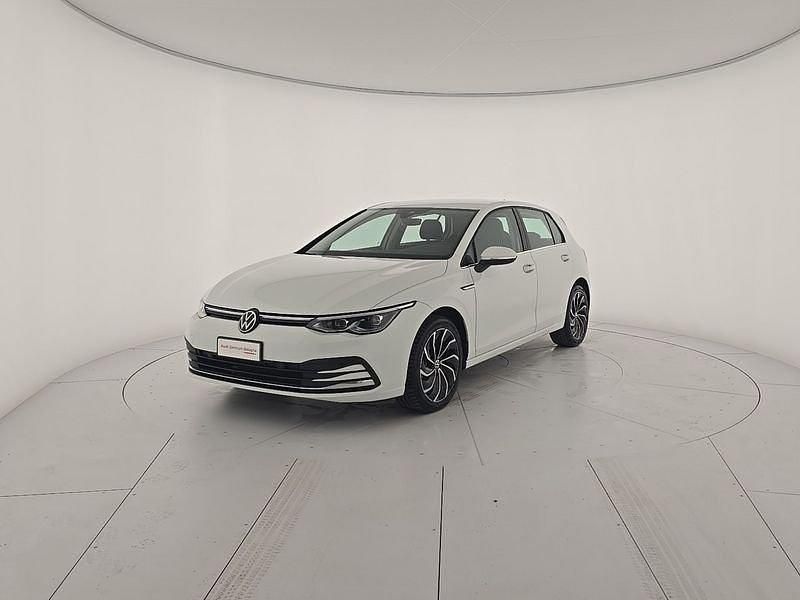 Bianco Usata 2023 VW Golf VIII Style Due volumi | 25.900 € (Buon prezzo) - Immagine 1/4