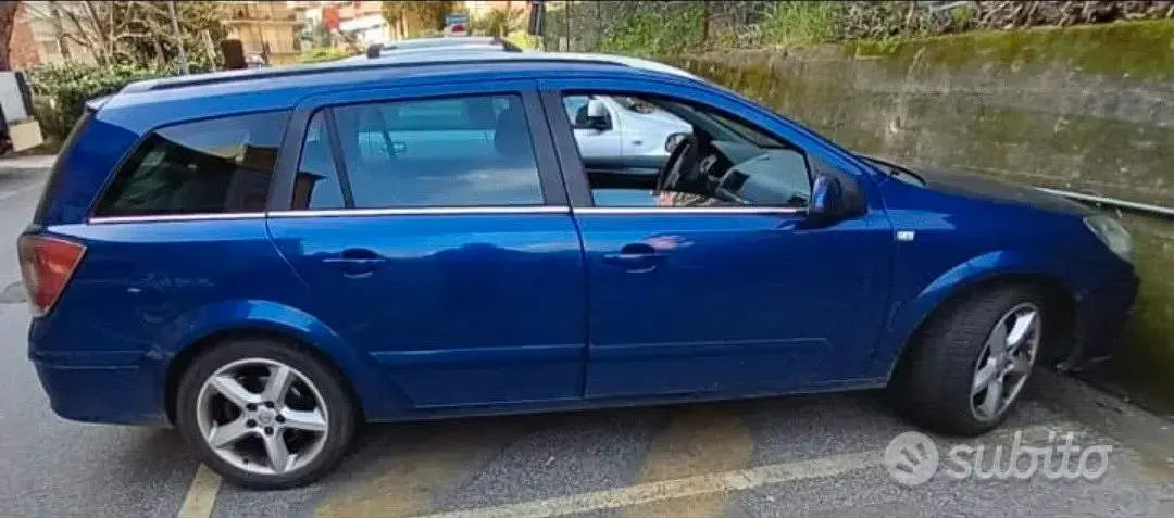 Usata Opel Astra 120 CV (88 kW) 2006 Bluazzurro Station wagon