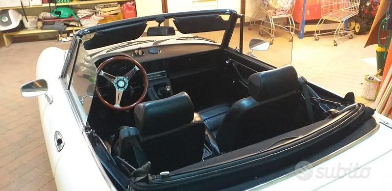 Begagnad Alfa Romeo Spider Veloce 128 HK (94 kW) 1987 Vit Cab