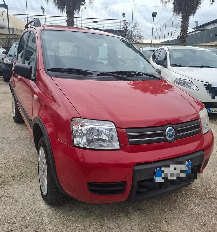 Usata Fiat Panda 4x4 Climbing 54 CV (39 kW) 2007 Rosso Utilitaria