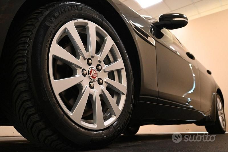 Usata Jaguar XE 180 CV (132 kW) 2016 Nero Berlina