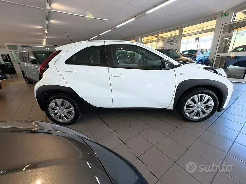 Usata Toyota Aygo X Active 72 CV (52 kW) 2025 Bianco SUV