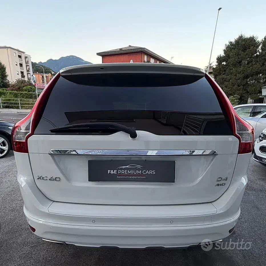 Usata Volvo V60 R-Design Momentum 181 CV (133 kW) 2015 Bianco Station wagon