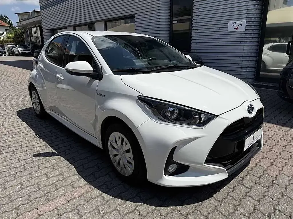 Usata Toyota Yaris 92 CV (67 kW) 2020 Bianco / pastello Utilitaria