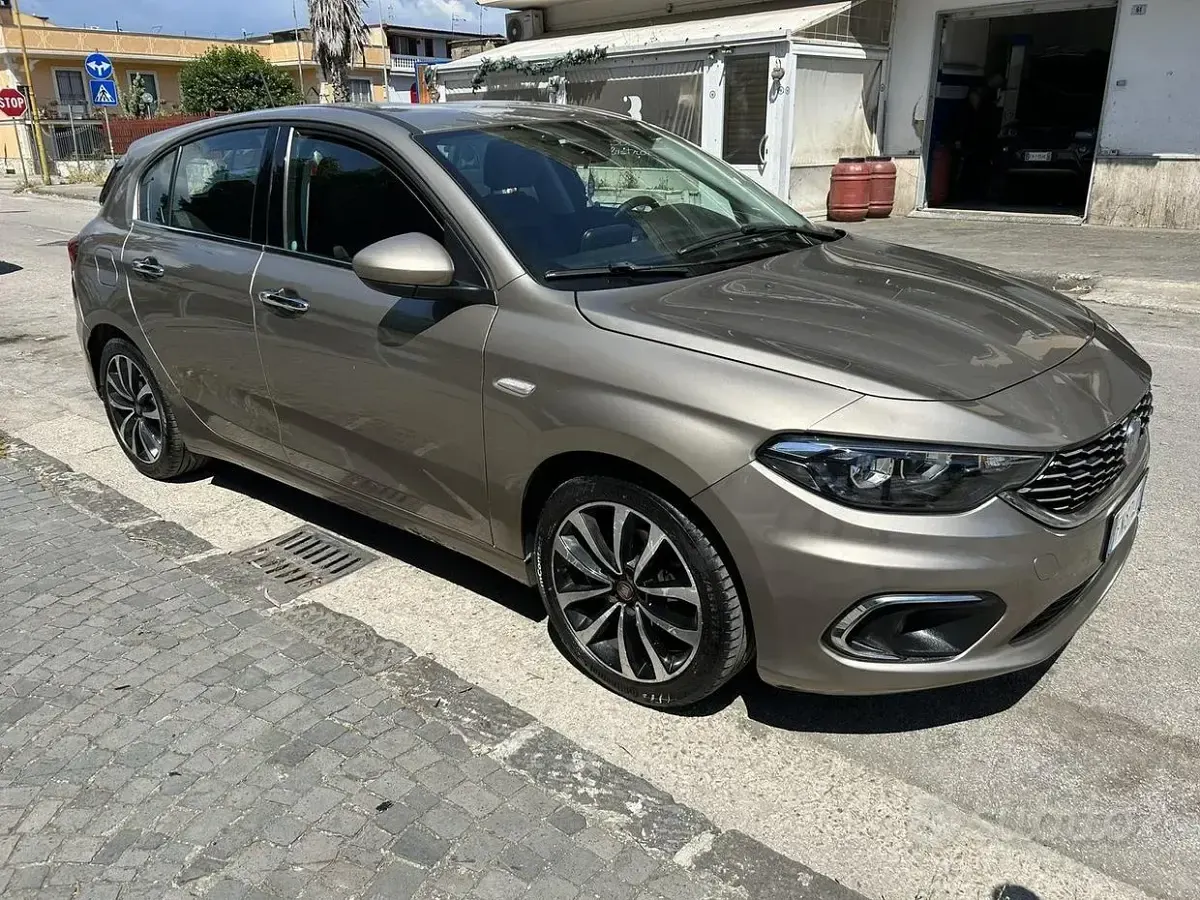 Usata Fiat Tipo Lounge 95 CV (69 kW) 2018 Marrone Berlina
