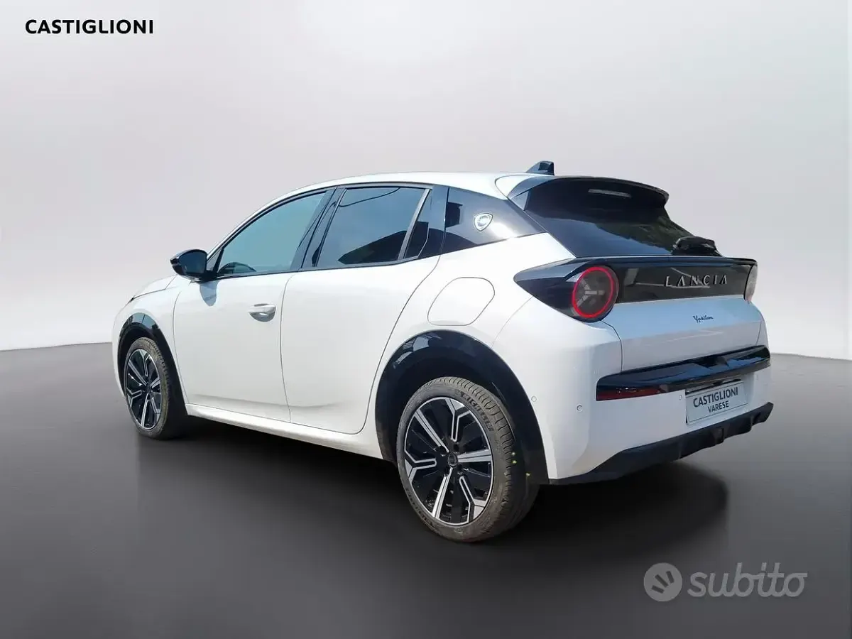 Usata Lancia Ypsilon 101 CV (74 kW) 2025 Bianco Utilitaria